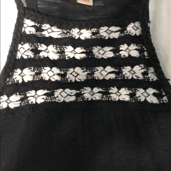 Black embroideried tank - Picture 4 of 4